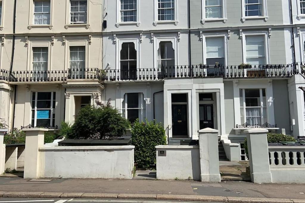 Gorgeous 2 Bedroom Flat In Charming Swiss Cottage لندن المظهر الخارجي الصورة