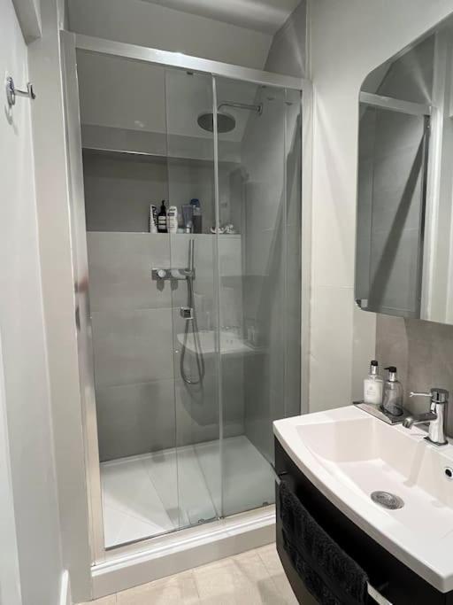 Gorgeous 2 Bedroom Flat In Charming Swiss Cottage لندن المظهر الخارجي الصورة